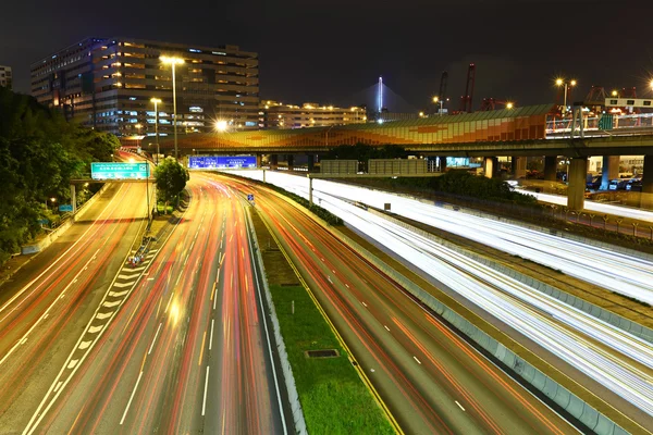 Traffico e urbano di notte — Foto Stock