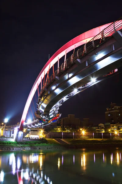 Most w nocy w Tajpej — Zdjęcie stockowe