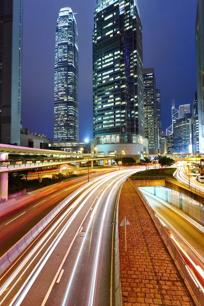 Trafik och urban på natten — Stockfoto
