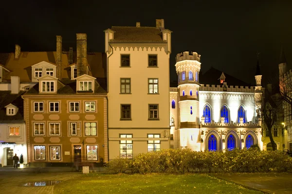 Riga. Haus und kleine Zunft in der Nacht — Stockfoto