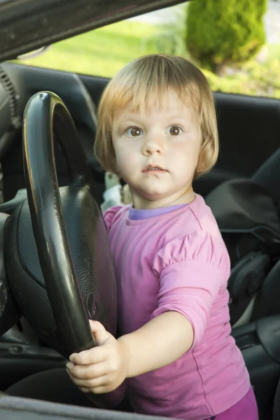 Il bambino spaventato in macchina — Foto Stock