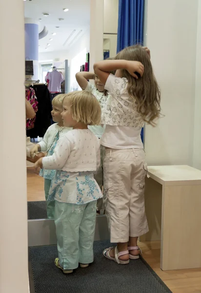 Children in a fitting room — Stock Photo, Image