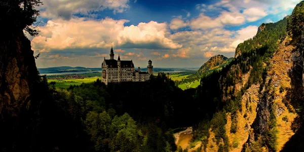 Neuschwanstein é o castelo do rei Luís — Fotografia de Stock