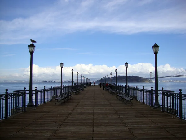 Long wooden pier in San Francisco — Stock Photo, Image