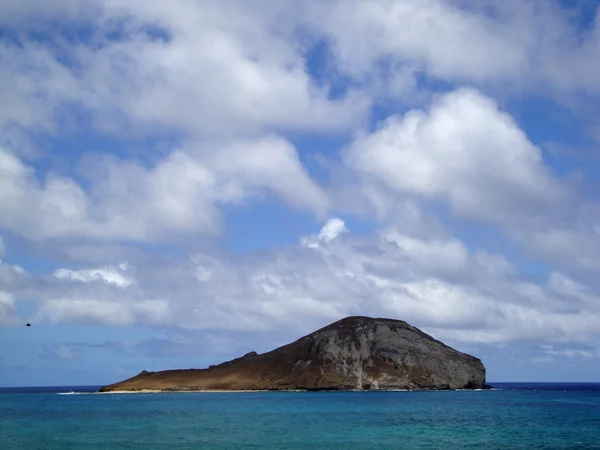 Nyúl sziget le a parton Oahu, Hawaii Waimanalo-öböl — Stock Fotó