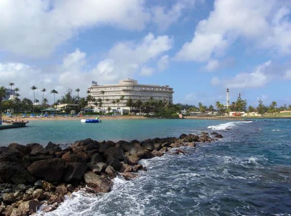 Fantasia Hotel Grounds e praia em enseada Porto Rico — Fotografia de Stock