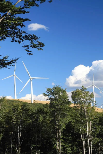 Mulini a vento generatori di energia — Foto Stock