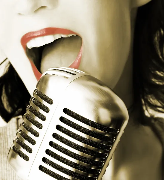 Retro piosenkarka — Zdjęcie stockowe