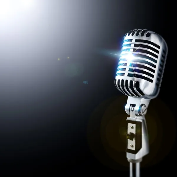 Mikrofon im Rampenlicht — Stockfoto