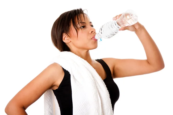 Trinkwasser nach dem Training rehydrieren — Stockfoto