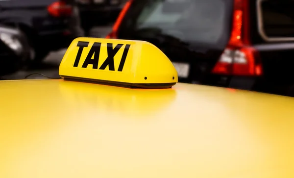 Taksi işareti sarı — Stok fotoğraf