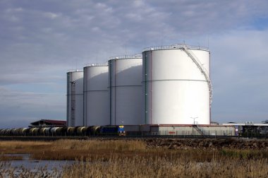 Oil storage