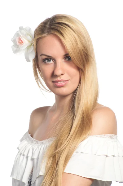 Beauty with flower in her hair — Stock Photo, Image