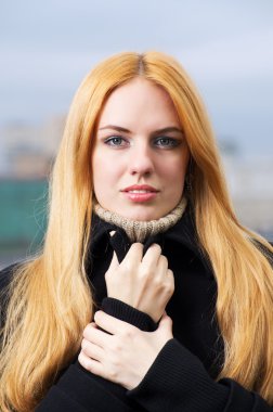 Genç güzel kadın.