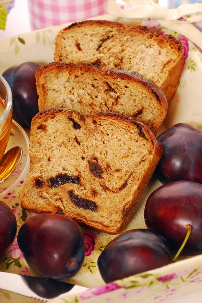 Homemade plum and honey bread — Stock Photo, Image