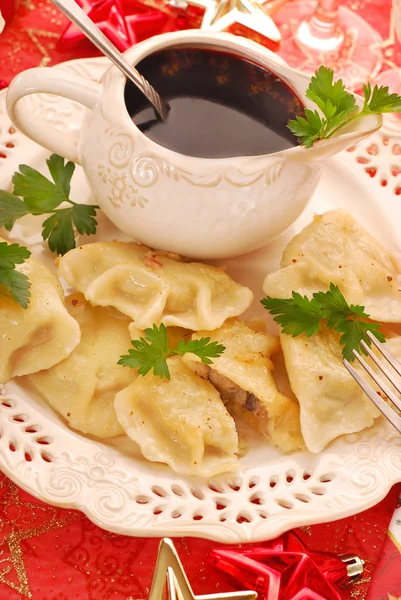 Pierogi (ravioli) e barszcz (borscht) para o Natal — Fotografia de Stock