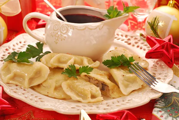 Pierogi (ravioli) y barszcz (borscht) para Navidad —  Fotos de Stock