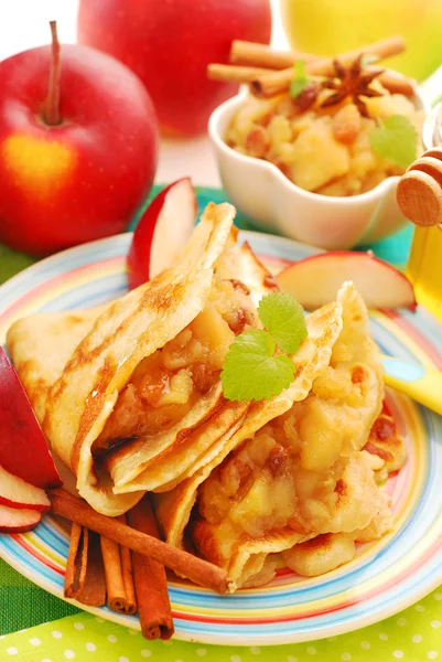 Pancakes with stewed apples ,raisins and honey — Stock Photo, Image