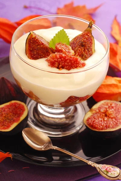 Dessert with panna cotta and figs — Stock Photo, Image