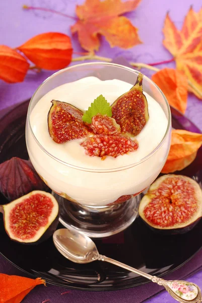 Dessert with panna cotta and figs — Stock Photo, Image