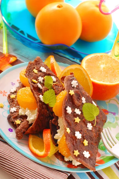 Chocolate pancakes with cottage cheese and tangerines — Stock Photo, Image