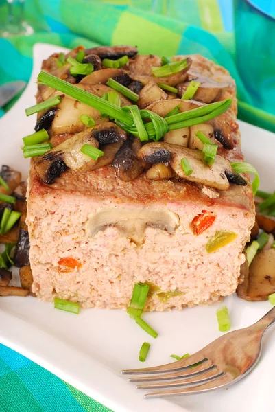 Meatloaf with mushrooms and pepper — Stock Photo, Image