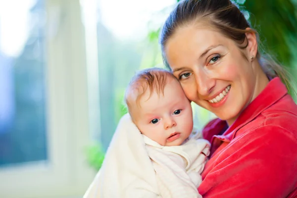 Mother holding beautiful baby girl — Stock Photo, Image