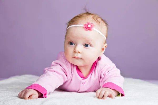 Gyönyörű csecsemő baba lány stúdió — Stock Fotó