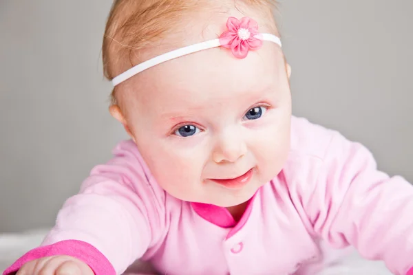 Gyönyörű csecsemő baba lány stúdió — Stock Fotó