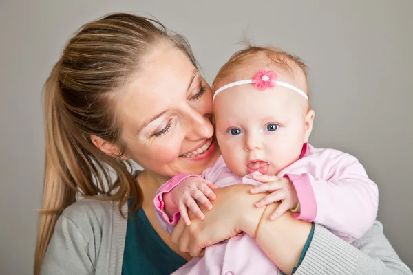Bebê bebê menina Beutiful em rosa — Fotografia de Stock