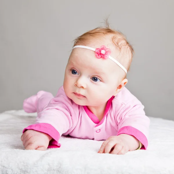 Beutiful infant baby girl in studio — Φωτογραφία Αρχείου