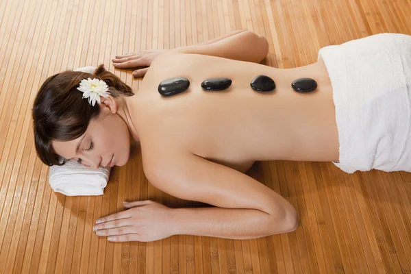 Girl getting a spa treatment — Stock Photo, Image