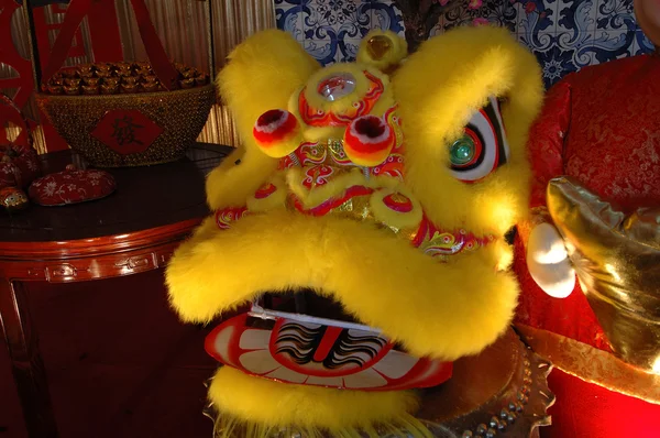 Çince ejderha ve makas yapıtları kesmek — Stok fotoğraf
