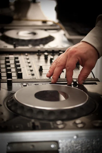 DJ hrát hudbu — Stock fotografie