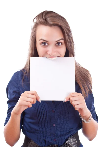 Roztomilá mladá žena zobrazeno prázdné desky — Stock fotografie