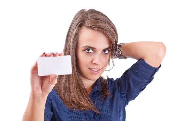 Mujer joven apuntando a la tarjeta en blanco en su mano —  Fotos de Stock