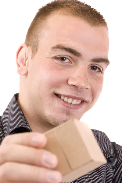 Homem com uma caixa de presente embrulhada — Fotografia de Stock