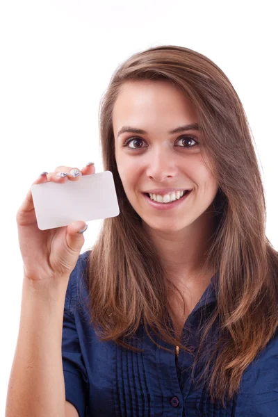 Retrato de una joven seria con una tarjeta en blanco — Foto de Stock