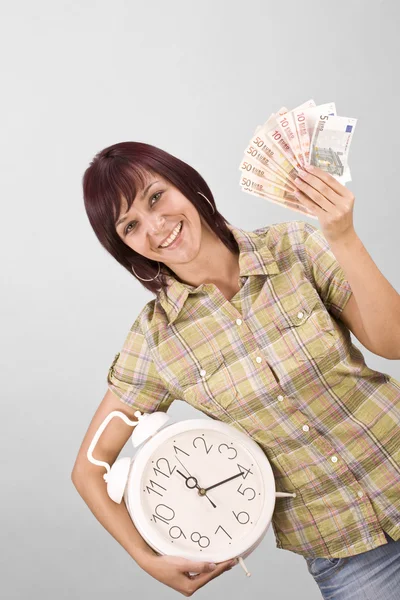 Mujer sosteniendo reloj y dinero —  Fotos de Stock