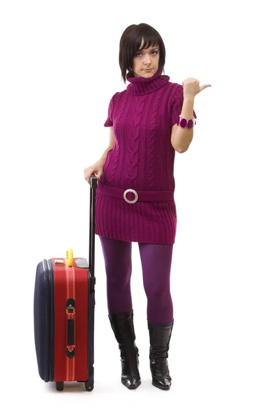 Mujer que lleva una maleta y autoestop — Foto de Stock