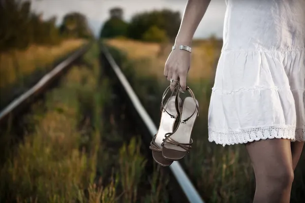 鉄道上の女性 — ストック写真