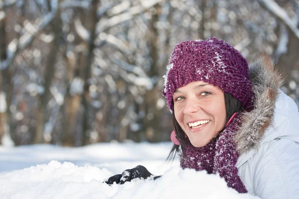 Donna nella neve — Foto Stock