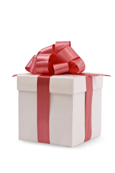Weiße Geschenkschachtel mit roter Satinschleife — Stockfoto