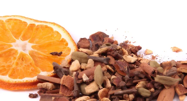 Diverse kryddor och orange — Stockfoto