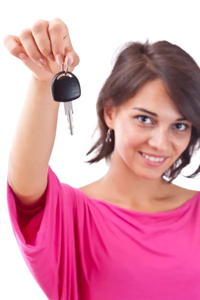 Žena držící klíče od auta — Stock fotografie