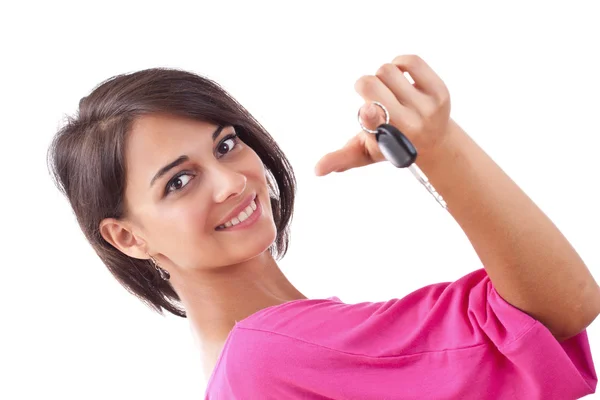 Kvinnan håller bilnycklar — Stockfoto