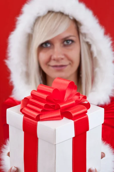Femme portant le costume clause Père Noël — Photo