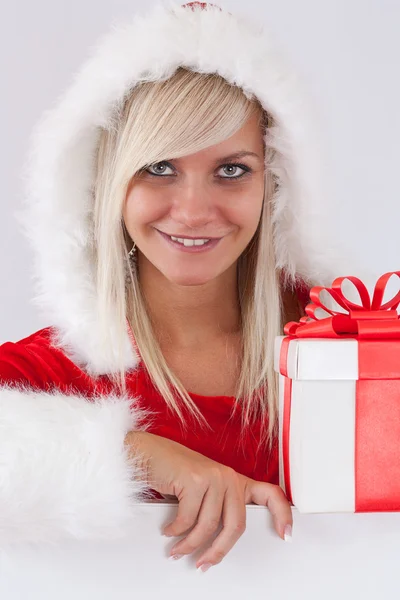 Donna con cappello Babbo Natale — Foto Stock