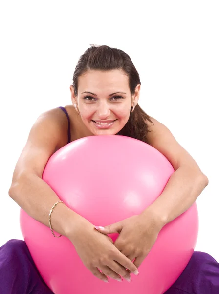 Жінка з фітнес-кулькою — стокове фото