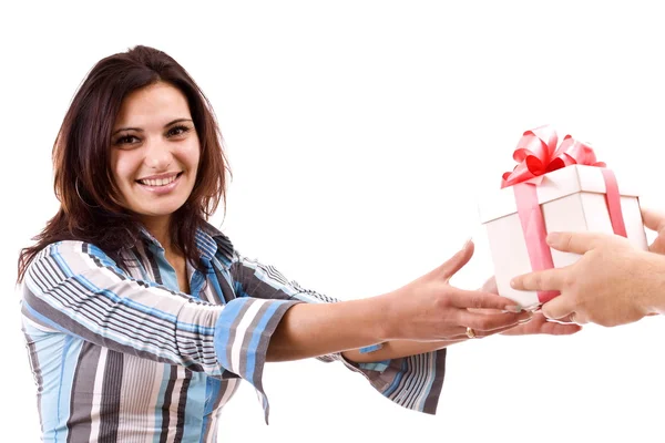 Mädchen nehmen ein Geschenk — Stockfoto
